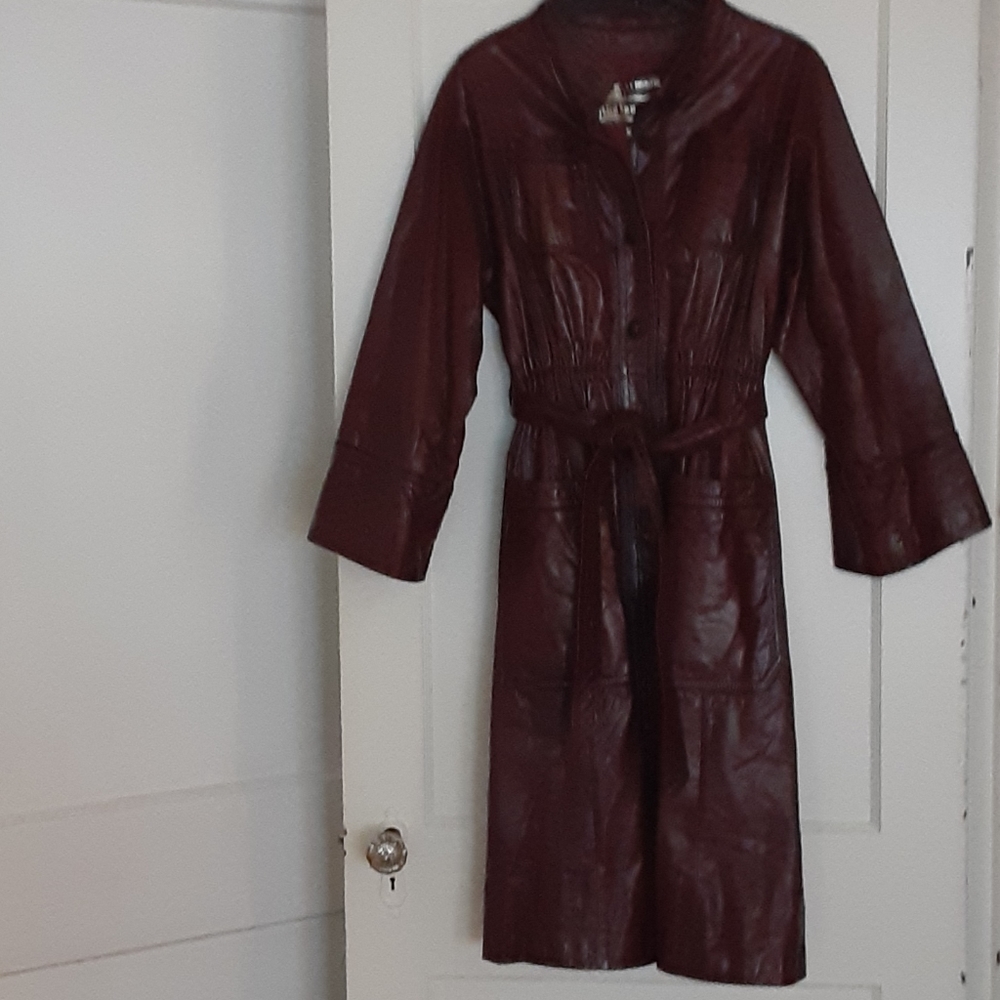 Vintage leather trench amazing!
